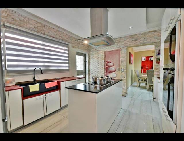 5 BEDROOM HOUSE FOR SALE IN BLIGNAUTSRUS